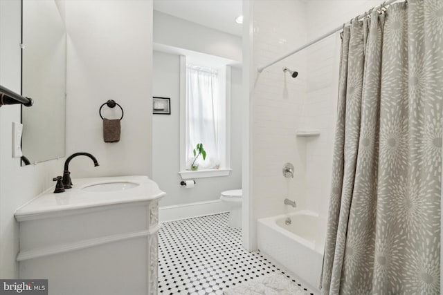 full bathroom with shower / bath combination with curtain, vanity, and toilet