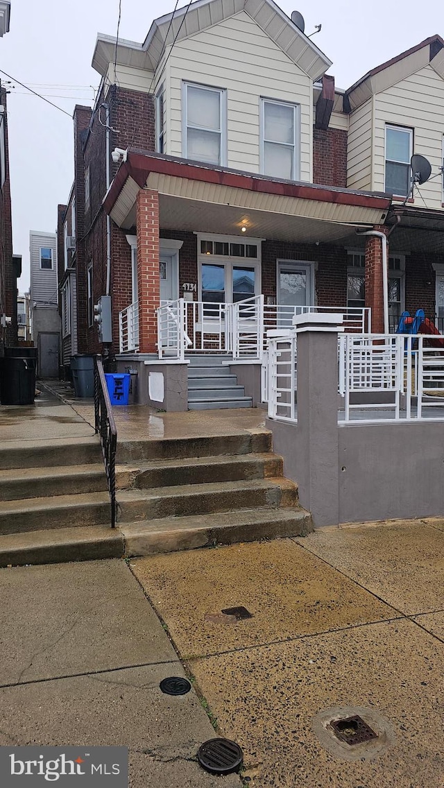 view of front facade featuring a porch