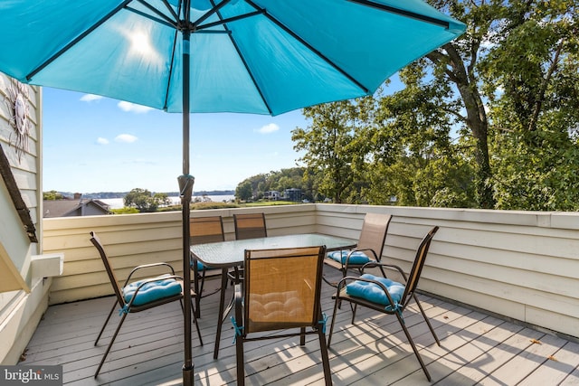 deck with outdoor dining area