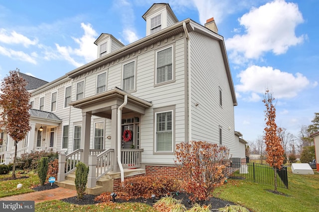 view of front of house with a front yard