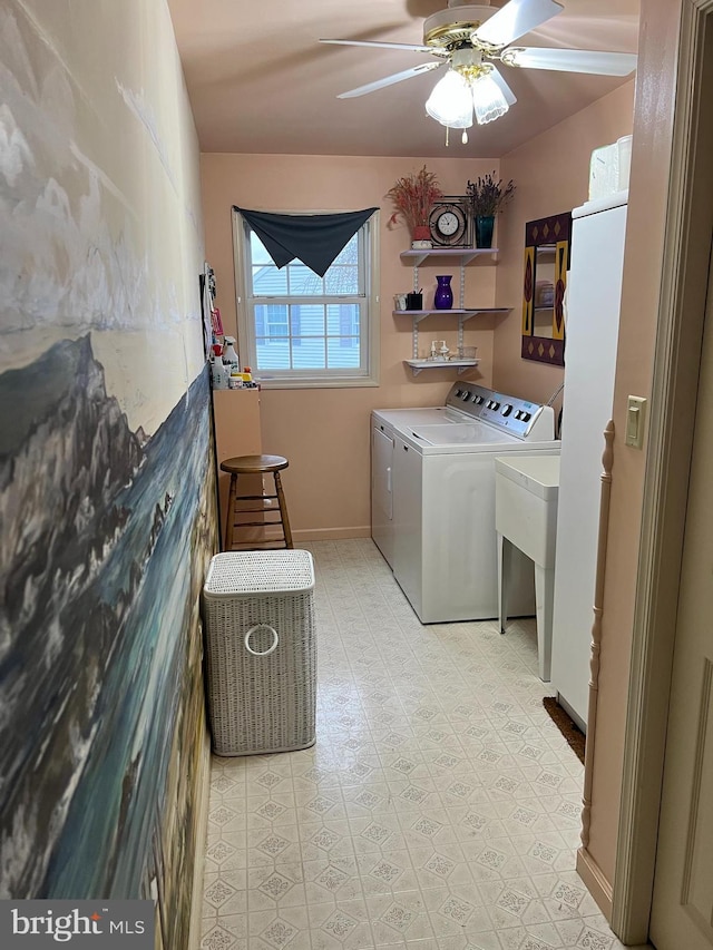 washroom featuring washing machine and clothes dryer, ceiling fan, and sink