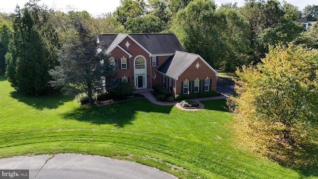 view of front of home featuring a front lawn