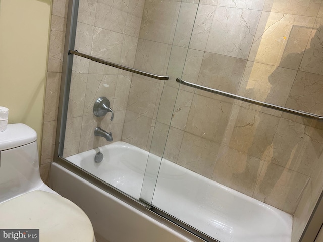 bathroom with enclosed tub / shower combo