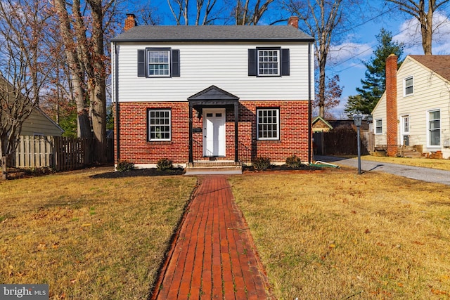 view of front of property with a front yard