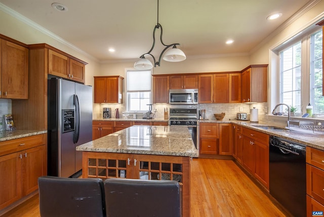 kitchen featuring hanging light fixtures, tasteful backsplash, a center island, and stainless steel appliances