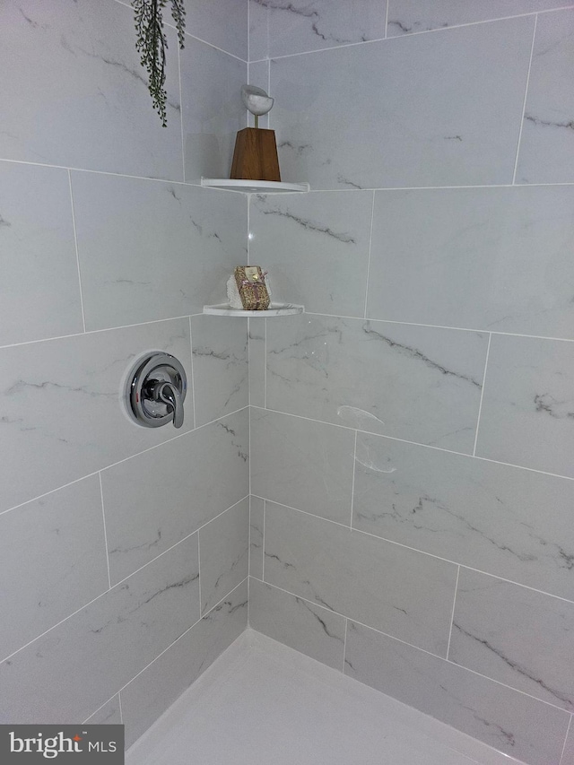 bathroom with a tile shower