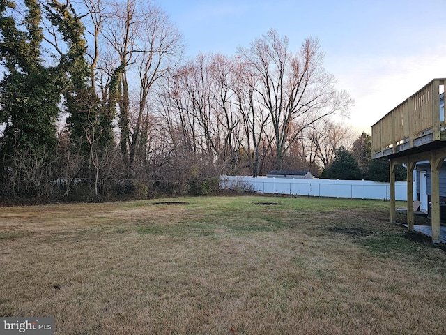 view of yard at dusk