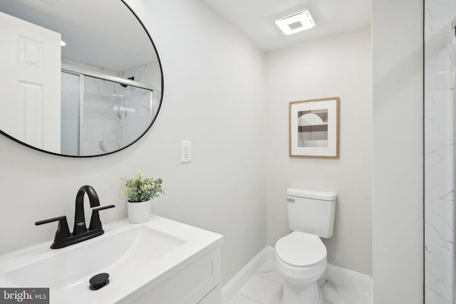 bathroom with a shower with door, vanity, and toilet