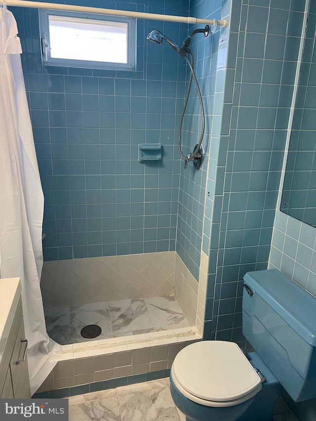 bathroom with vanity, toilet, and curtained shower