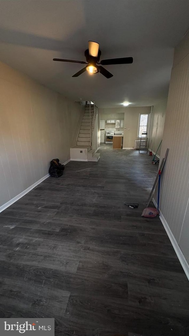 empty room with dark wood-type flooring and ceiling fan