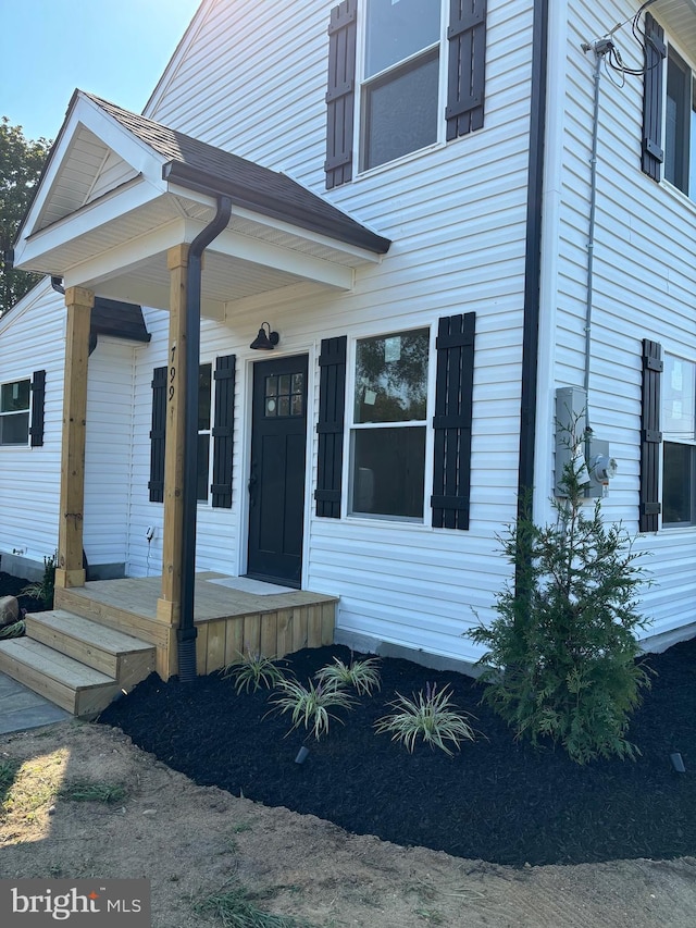 view of front facade featuring a porch