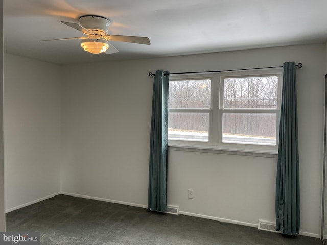 carpeted empty room featuring ceiling fan