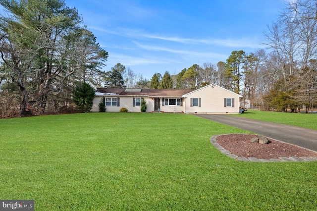 single story home with a front lawn