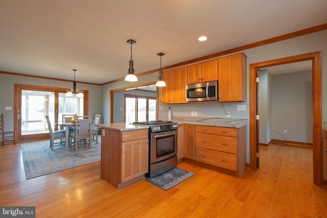 kitchen featuring kitchen peninsula, light wood-type flooring, stainless steel appliances, and hanging light fixtures