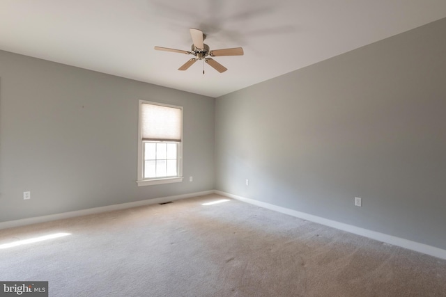 unfurnished room featuring carpet flooring and ceiling fan