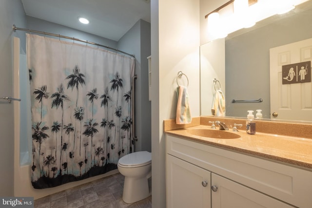 bathroom featuring a shower with shower curtain, vanity, and toilet