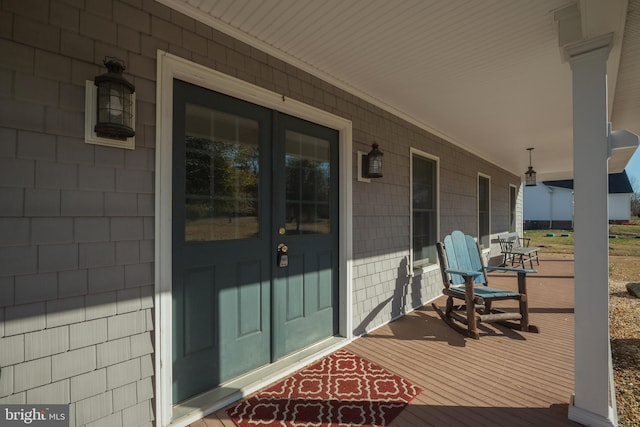 property entrance featuring a porch