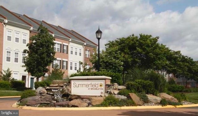 view of community / neighborhood sign