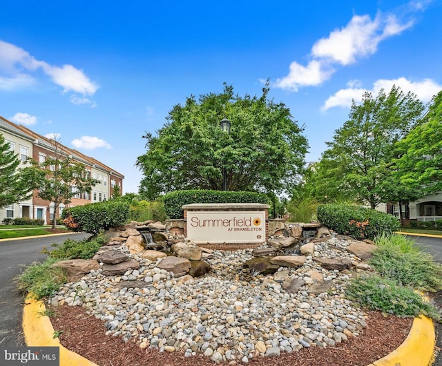 view of community / neighborhood sign