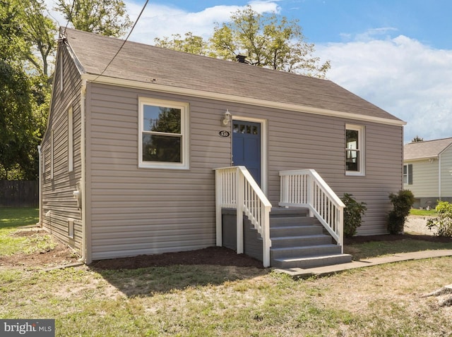 view of front facade with a front lawn