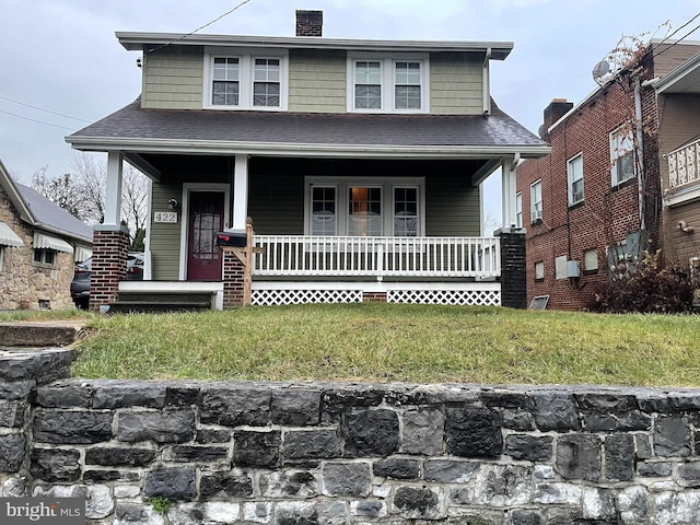 view of front of property featuring a porch and a front yard