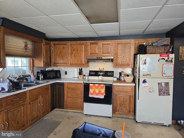 kitchen featuring a paneled ceiling, white fridge, extractor fan, and electric stove