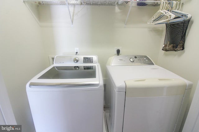 laundry room featuring independent washer and dryer