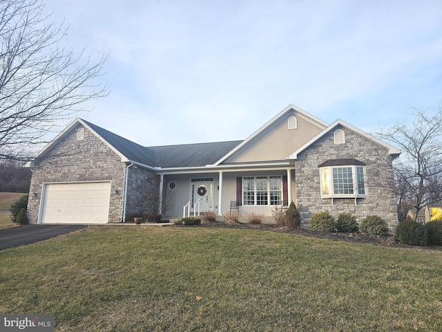 view of front facade featuring a front lawn and a garage