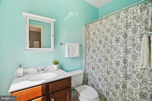 bathroom with vanity, a shower with shower curtain, and toilet