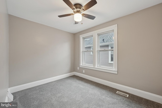 carpeted empty room featuring ceiling fan