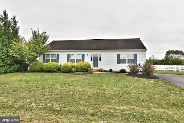 ranch-style home featuring a front yard