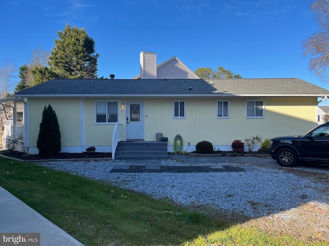 view of front of house with a front lawn