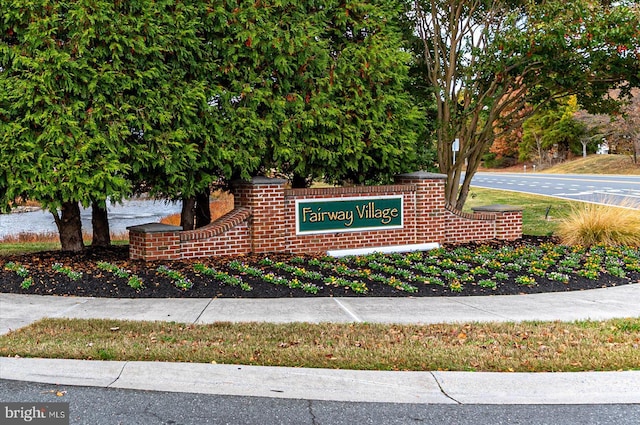 view of community / neighborhood sign