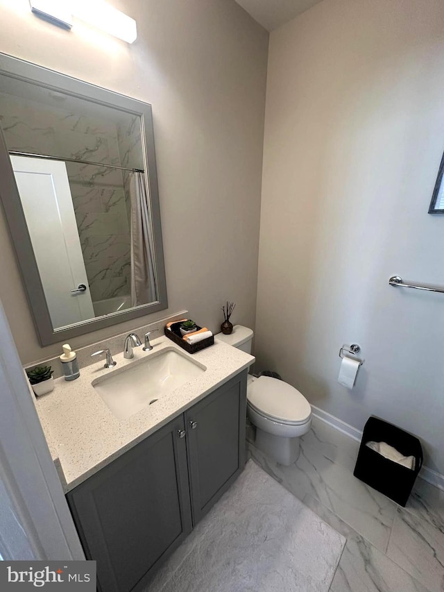 bathroom featuring vanity, a shower with shower curtain, and toilet