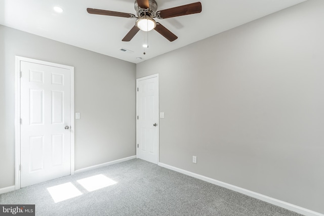 unfurnished room featuring carpet flooring and ceiling fan