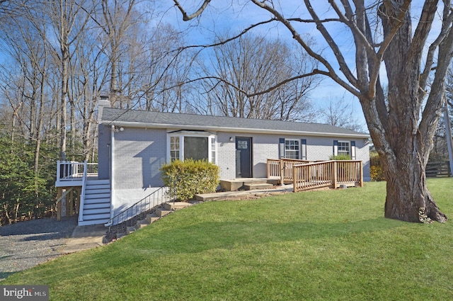 view of front of home featuring a wooden deck and a front yard