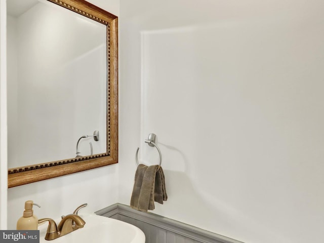 bathroom featuring sink