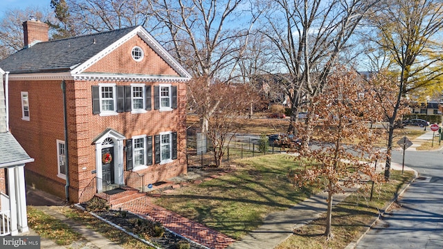 view of front of property with a front yard