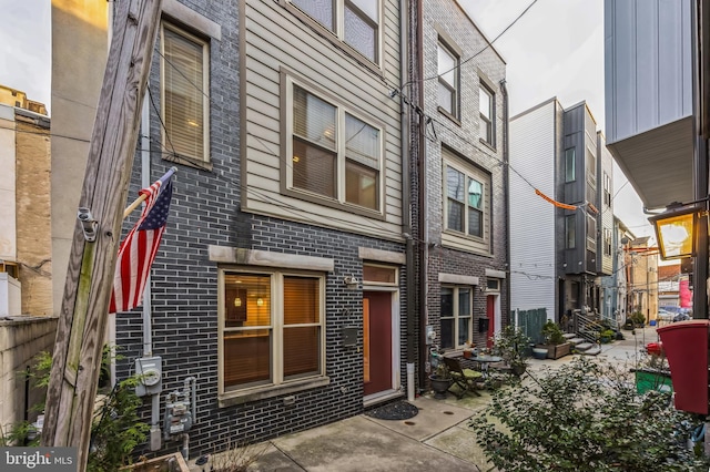 901 S Schell St, Philadelphia PA, 19147, 2 bedrooms, 2 baths townhouse for sale