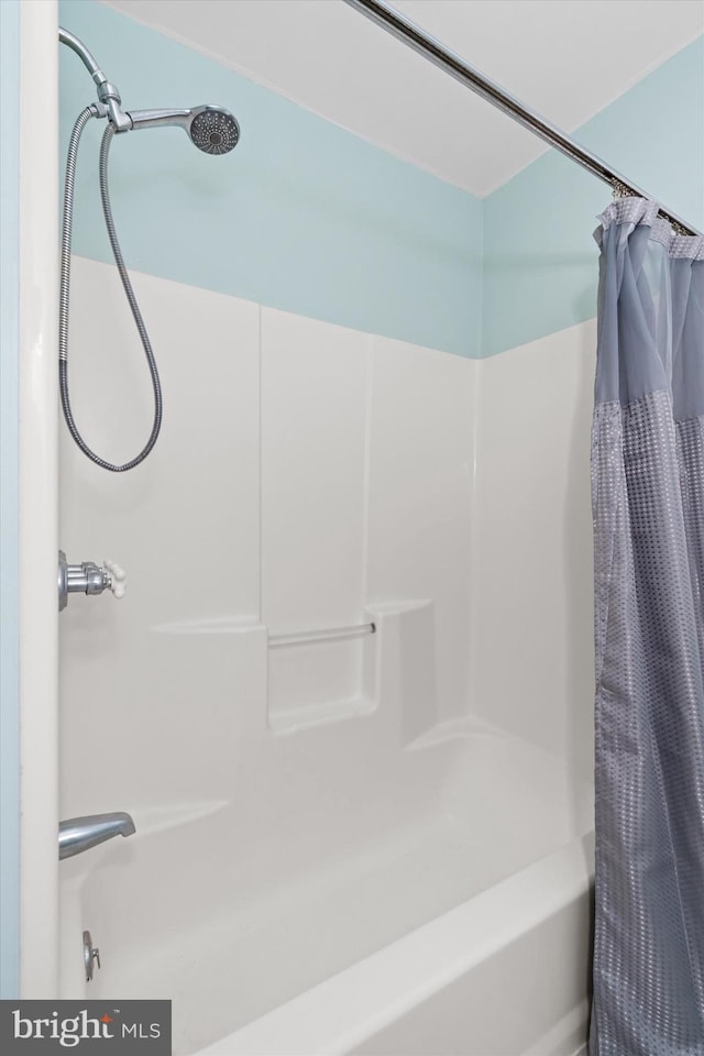 bathroom featuring shower / tub combo with curtain