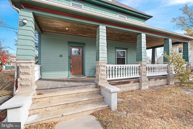 entrance to property featuring a porch