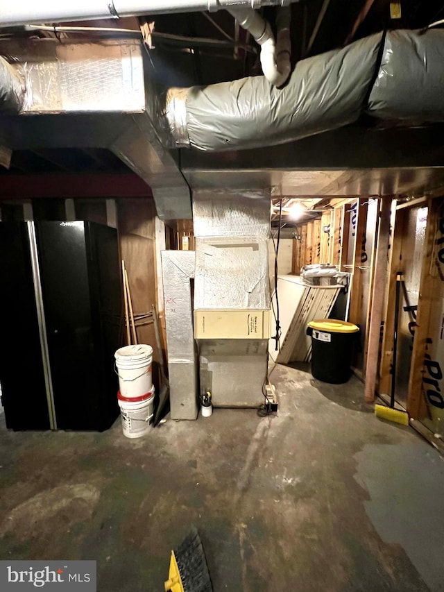 basement featuring black fridge