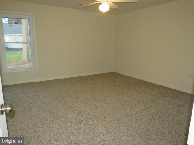 unfurnished room with carpet flooring and ceiling fan