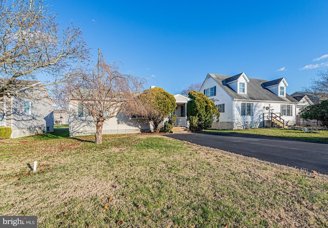 view of front of property with a front lawn