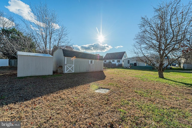 view of yard featuring a storage shed