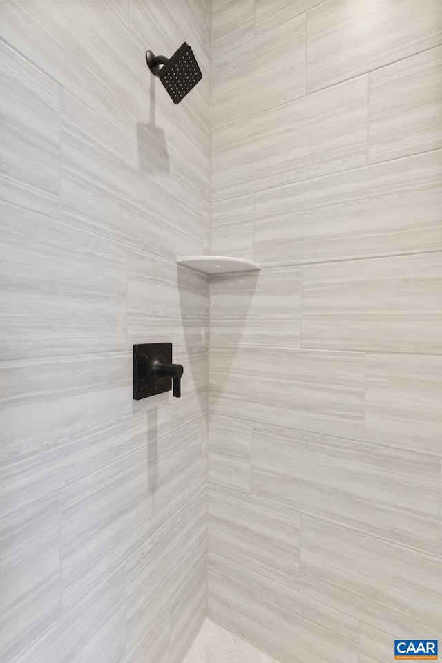 details featuring a tile shower