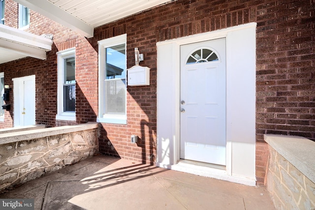 entrance to property featuring covered porch