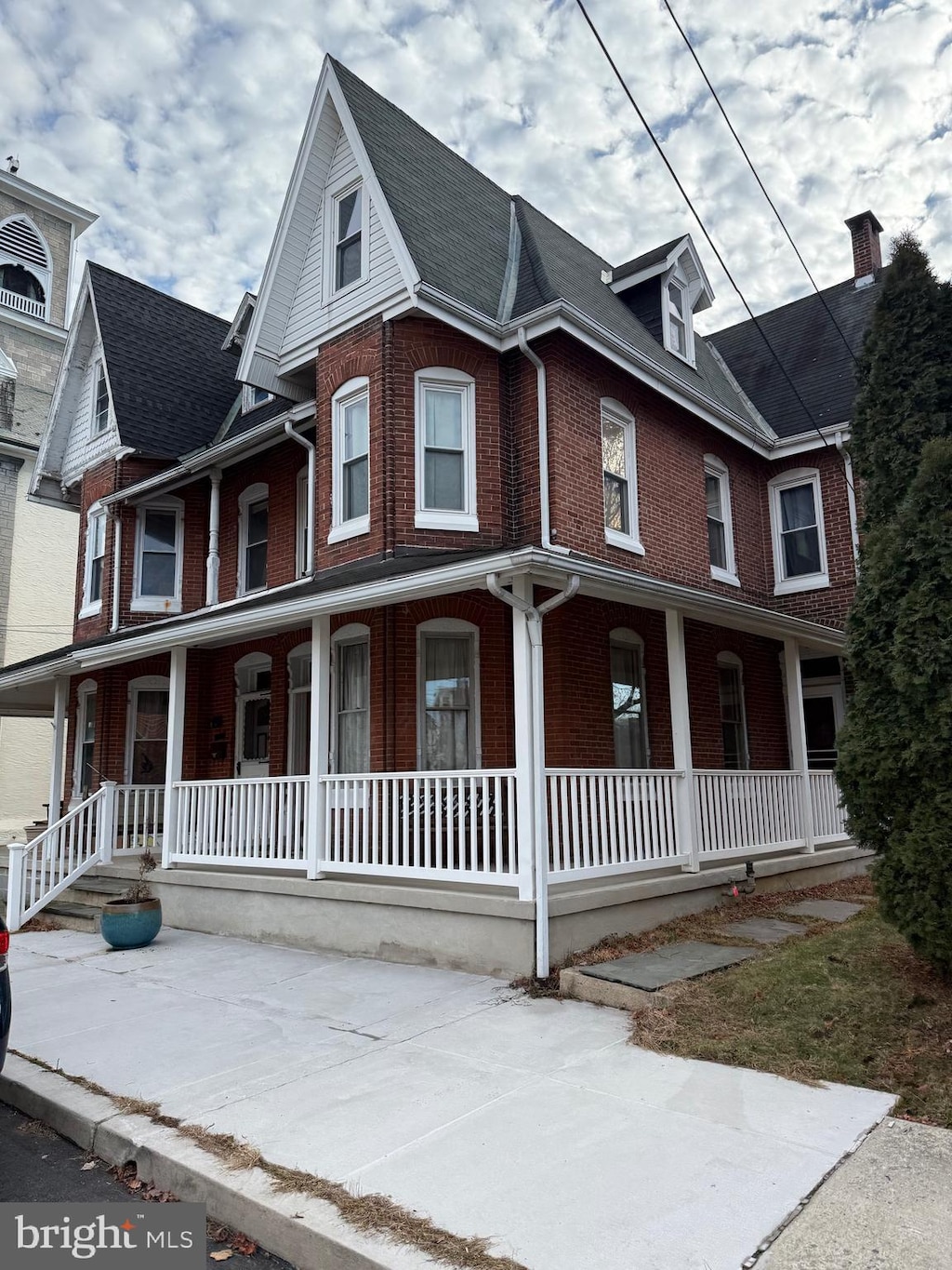 30 W Washington St, Fleetwood, PA 19522 - view of front of house with covered porch