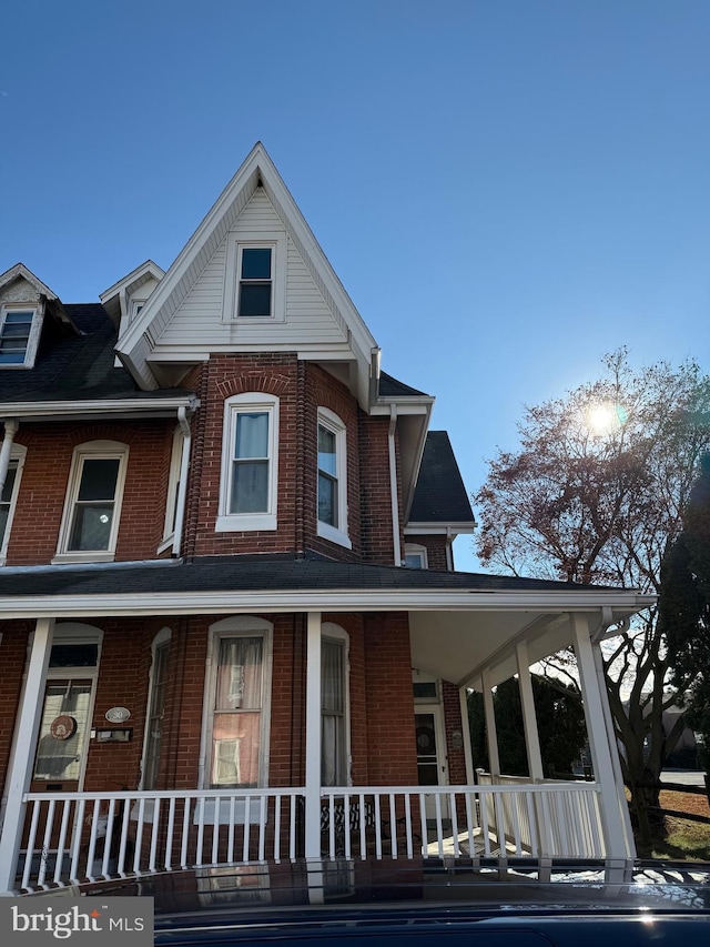 view of front of house featuring a porch