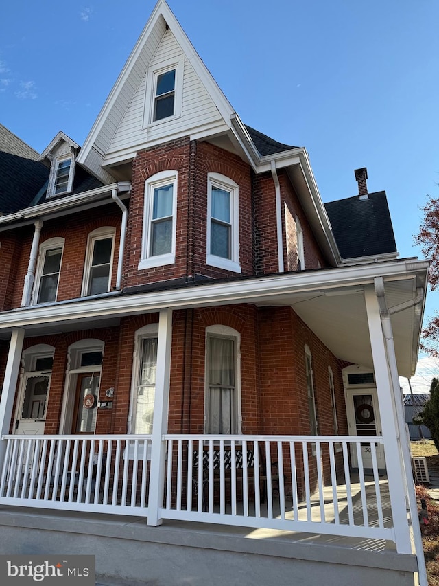 view of front of house featuring a porch